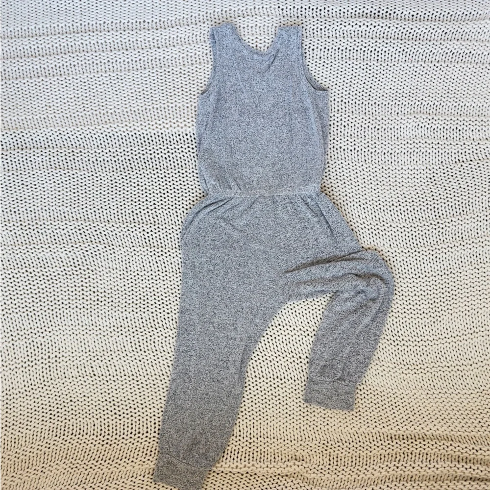 GAP Kids Gray Sleeveless Girl's Romper Size Small